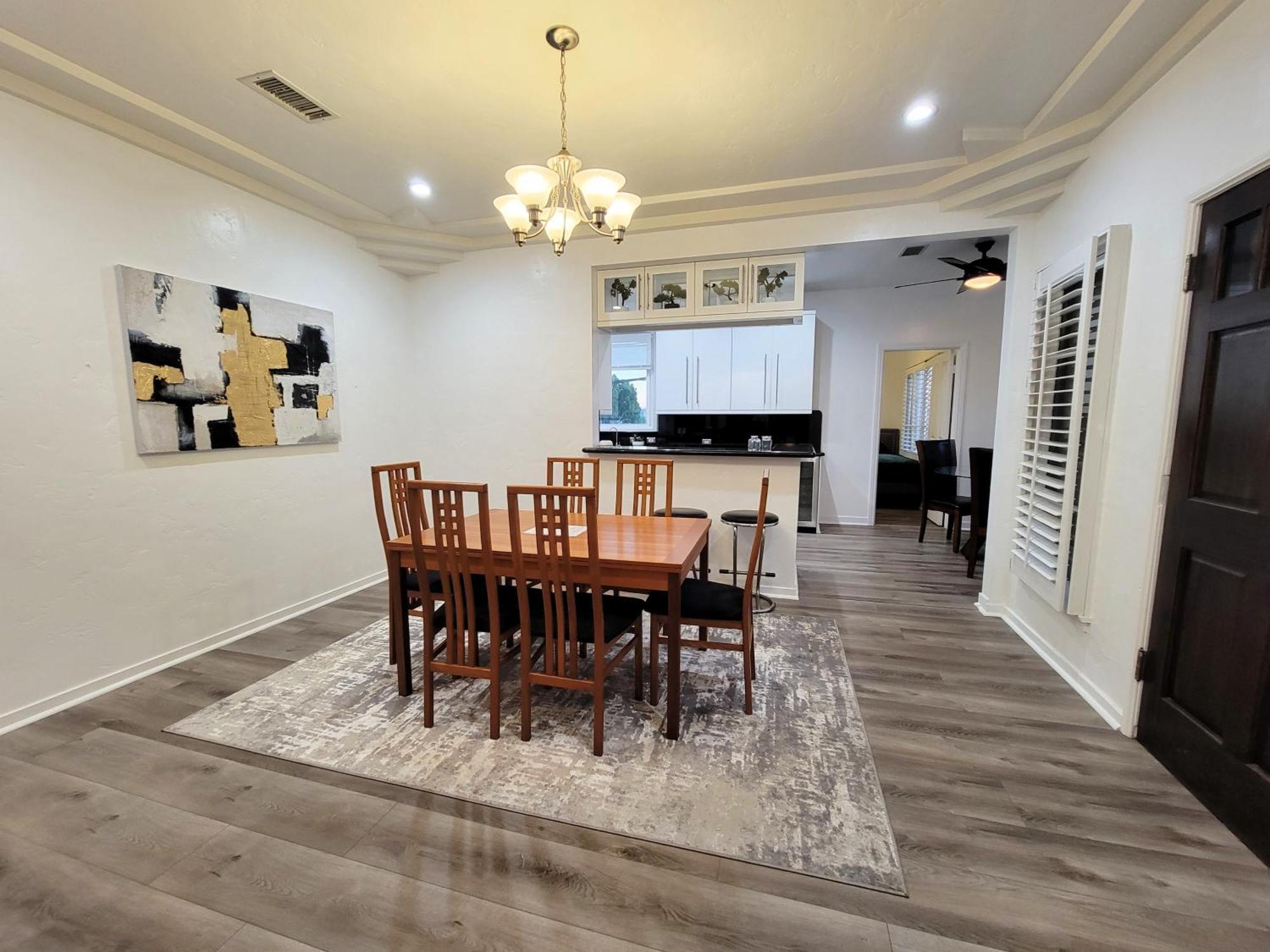3 Bedroom Story Near Pico Blvd Appartement