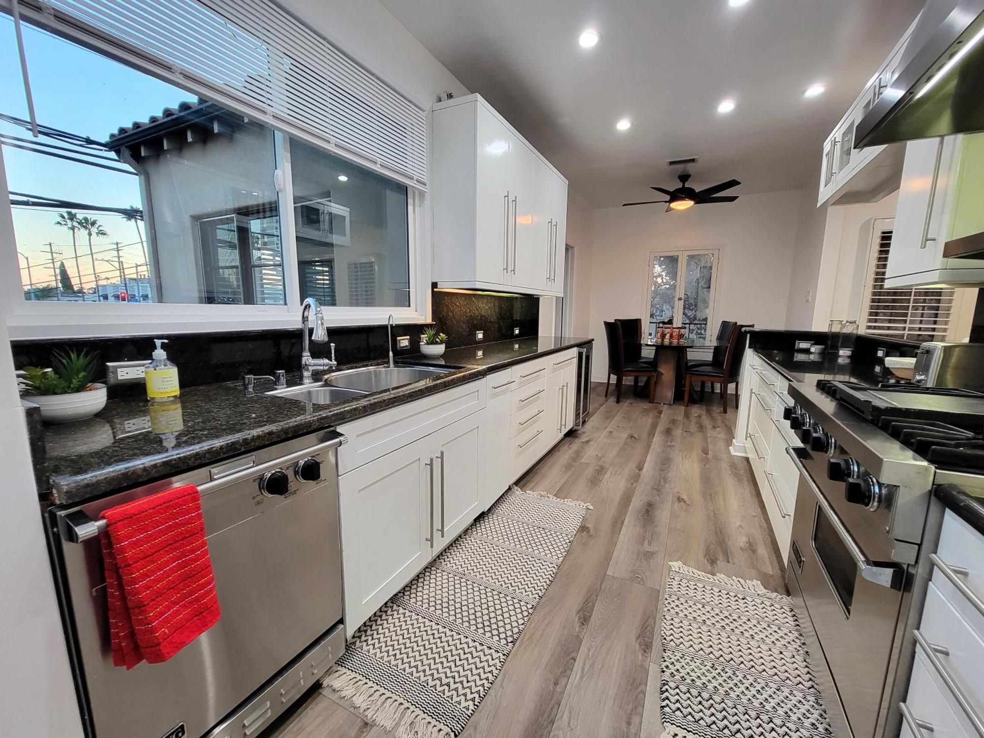 3 Bedroom Story Near Pico Blvd