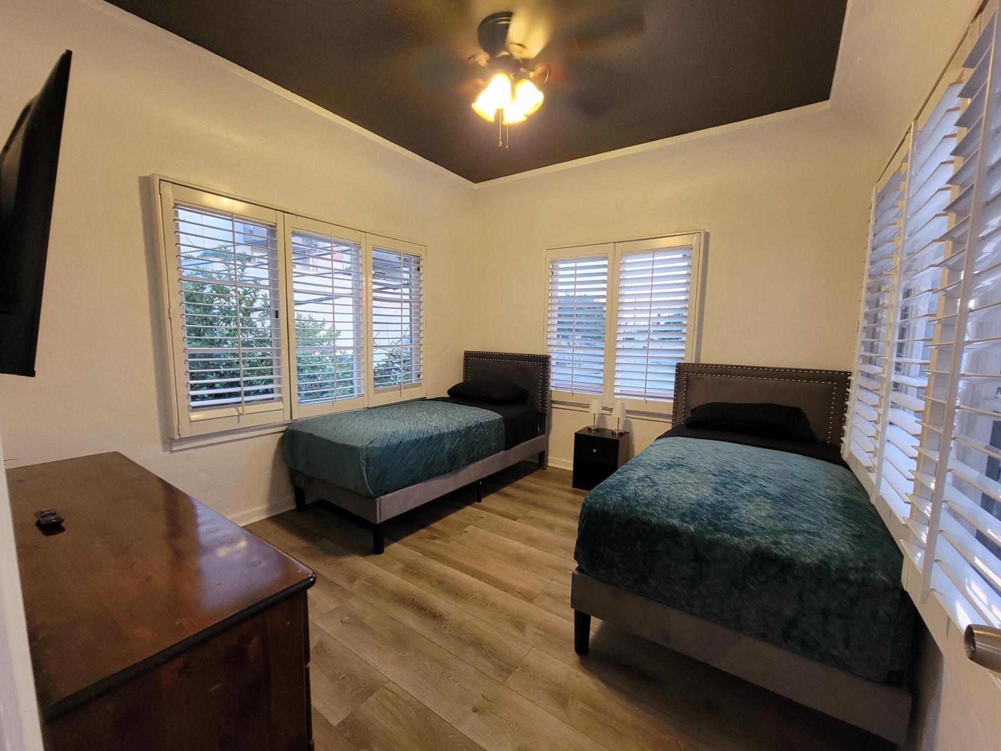 3 Bedroom Story Near Pico Blvd Appartement *