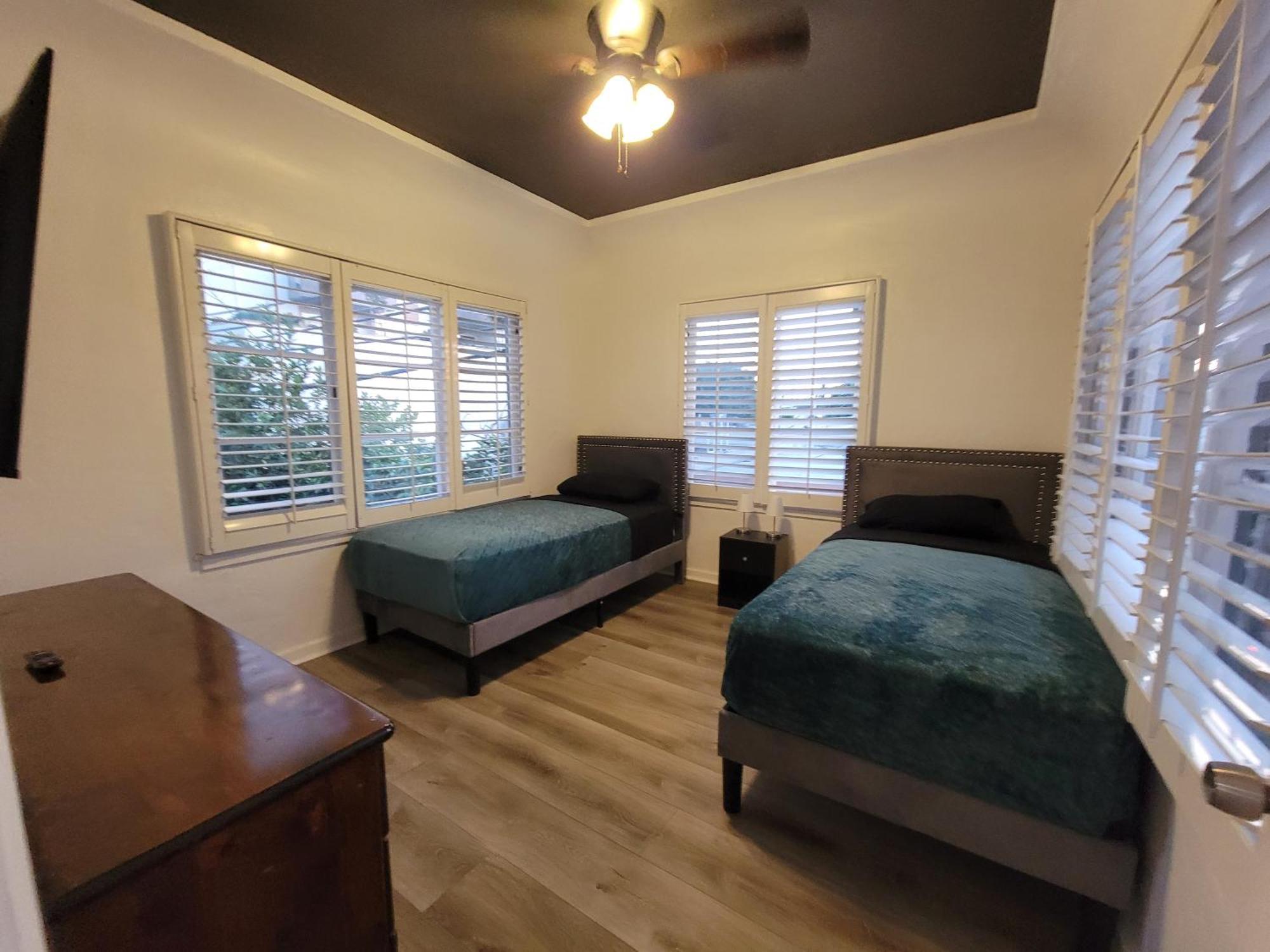 3 Bedroom Story Near Pico Blvd Appartement